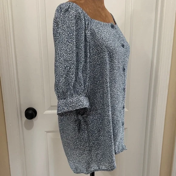 LC Lauren Conrad Free Flowing Ditsy Blue and White  Blouse with Puff Sleeves - Picture 6 of 9